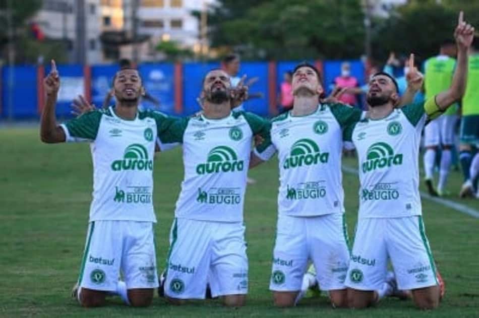 Perto da final! Chapecoense goleia Marcílio Dias em semifinal do Catarinense