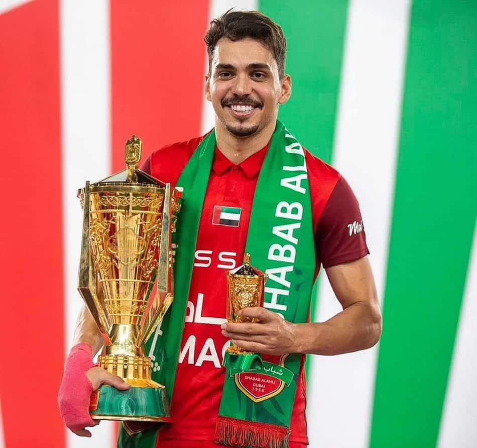 Desde 2010 no futebol internacional, Carlos Eduardo relembra grandes momentos da carreira