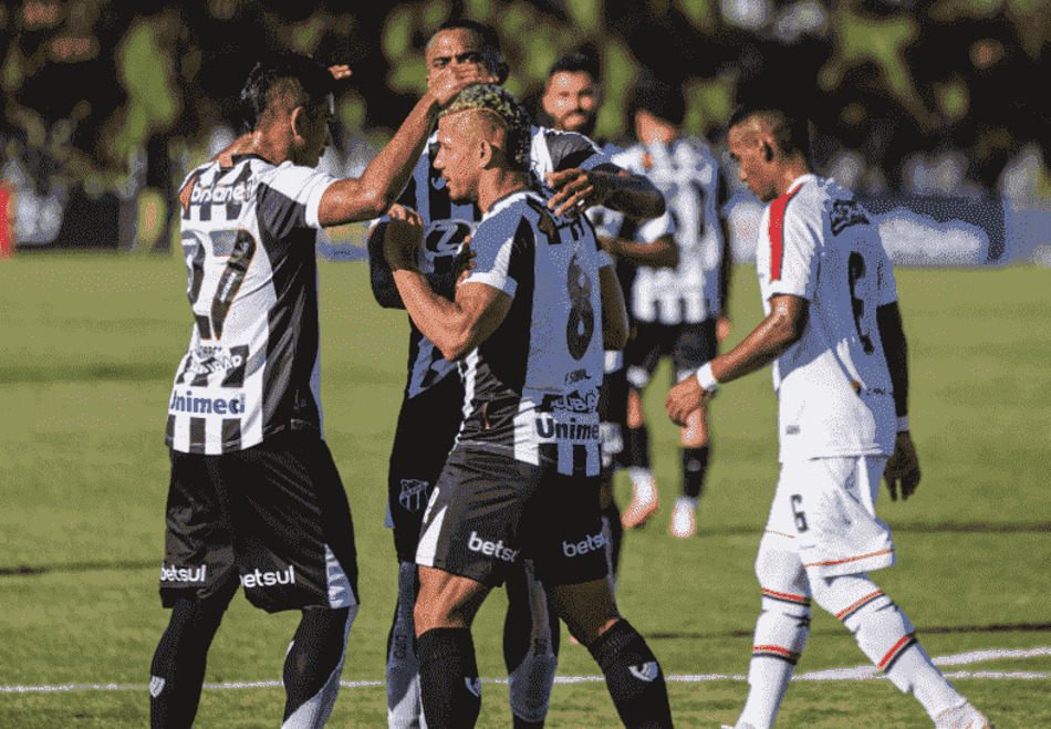 Ceará goleia Atlético e vai à semifinal do Cearense com show de Jorginho