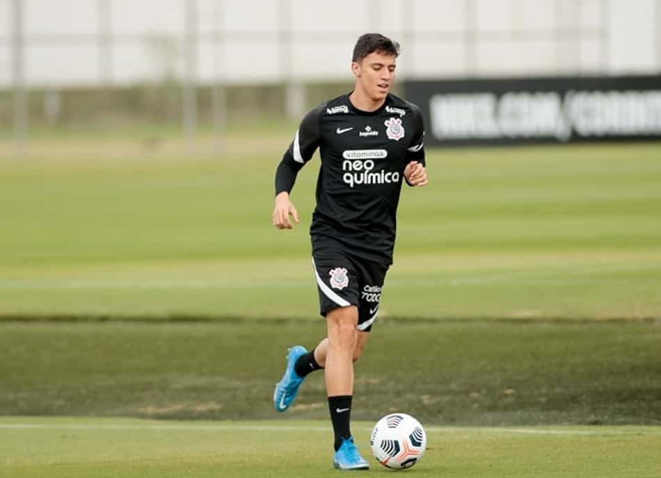 Gustavo Mantuan vai a campo, mas segue em recuperação no Corinthians