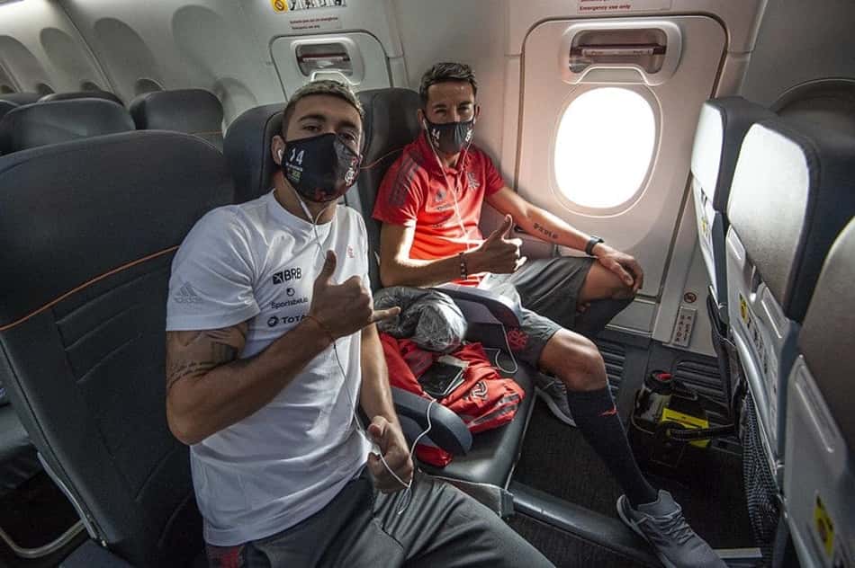 Isla brinca sobre parceria no Flamengo com Arrascaeta, que até propôs mudança no visual do chileno