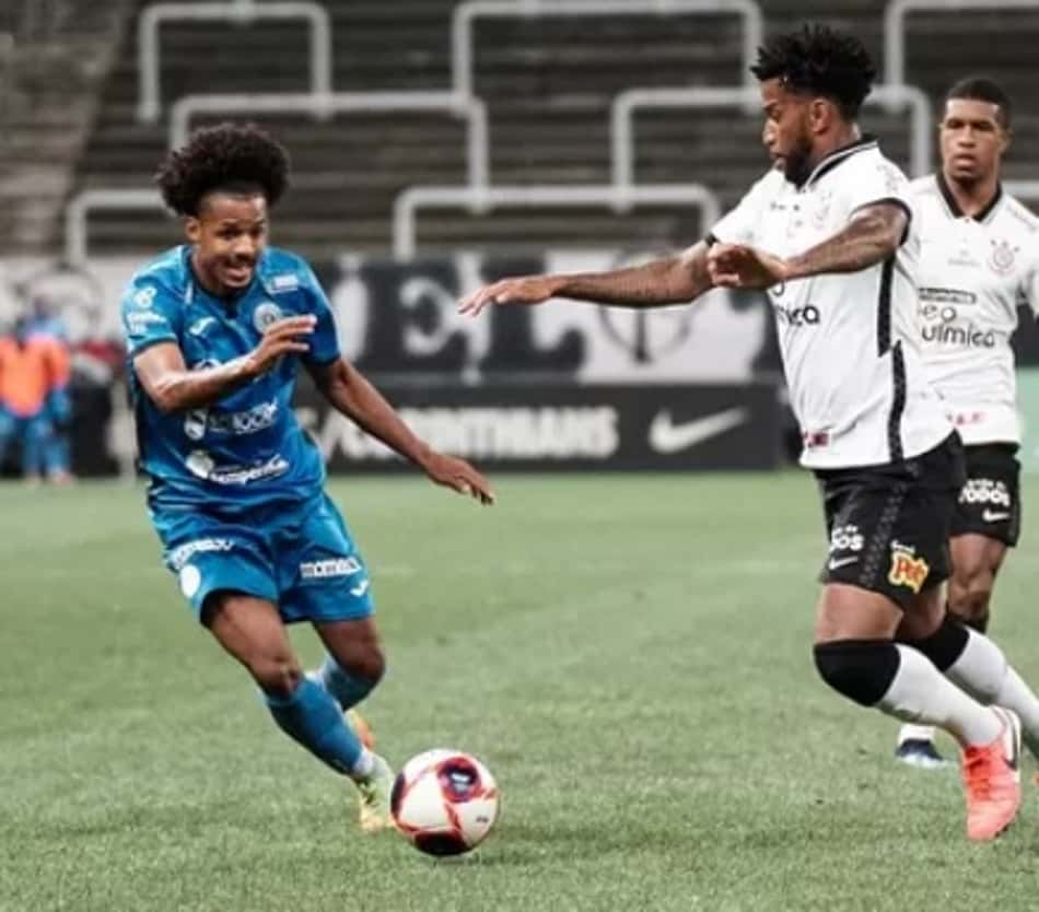 Presidente do Vitória confirma a chegada do lateral Gabriel