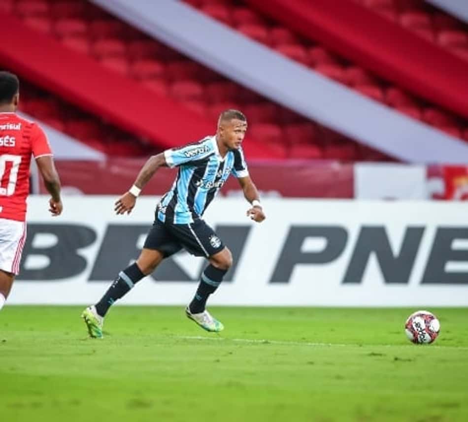Após participação em gol no Gre-Nal, Léo Pereira valoriza momento e fala em foco para duelo decisivo