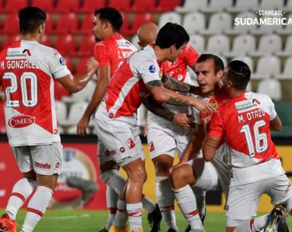 Na briga! River Plate vence Peñarol e luta por liderança no Grupo do Corinthians