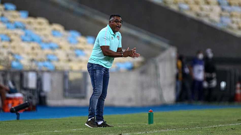 Roger Machado diz que críticas à Copa América não se tratam de hipocrisia: 'Deveria ser cancelada'