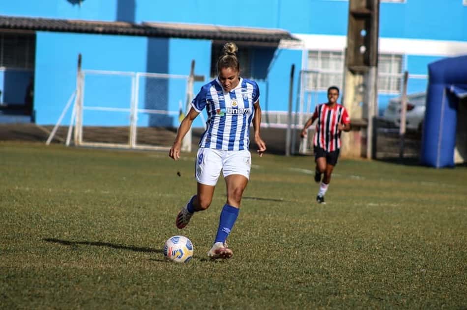 Atacante do Avaí Kindermann comemora 100 jogos no Brasileirão Feminino