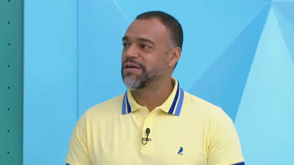 Denilson comenta 'comportamento' do John Textor com torcida do Botafogo