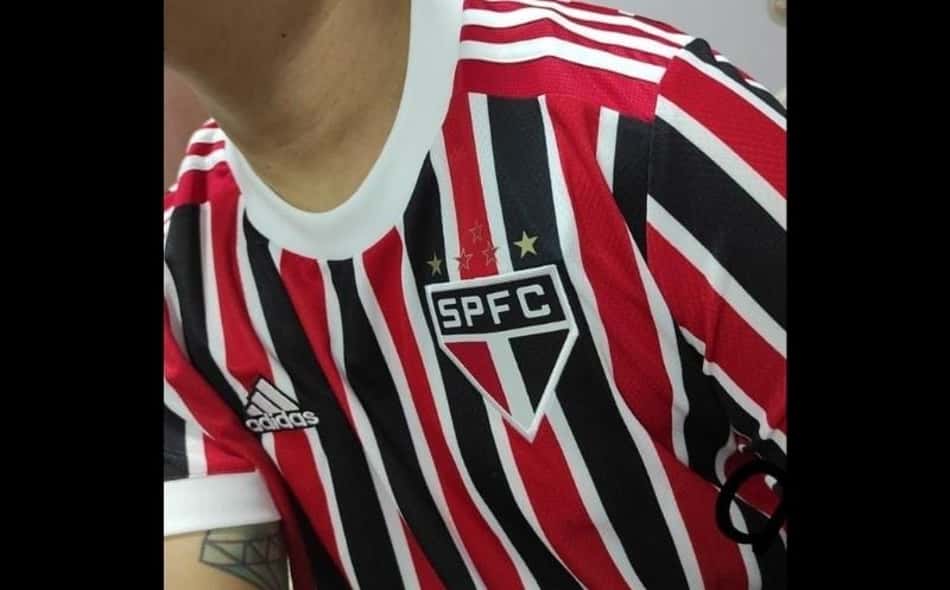 Imagens do novo uniforme número 2 do São Paulo vazam na internet