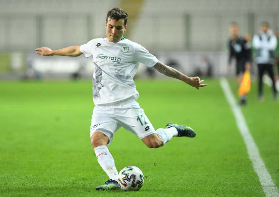 Destaque do futebol turco, lateral-esquerdo Guilherme Sityá renova com o Konyaspor