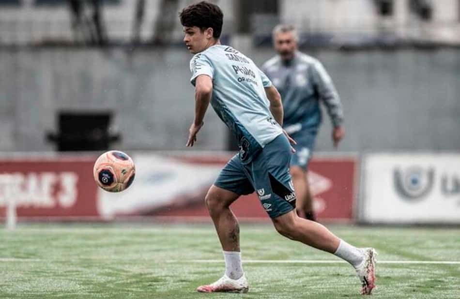 Promessa do Santos supera drama pessoal e volta aos treinos no clube