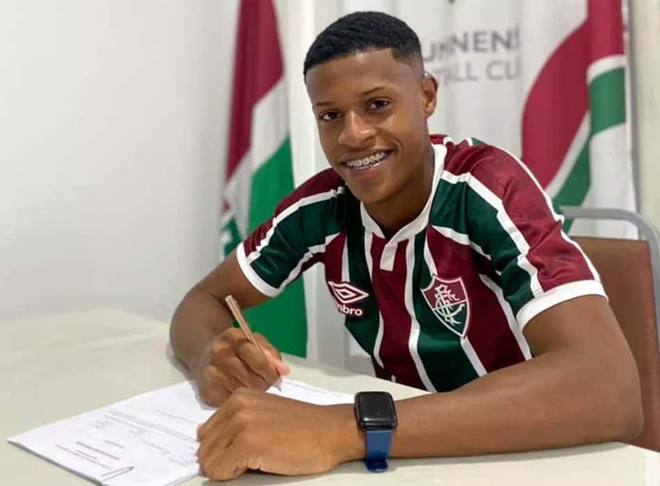 Marcos Henrique assina contrato com o Fluminense até 2026 com multa superior a R$ 320 milhões
