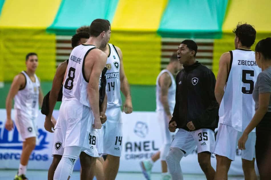 Botafogo vence, vira série contra o Ponta Grossa e se garante no 'Final Four' do Brasileiro de Basquete