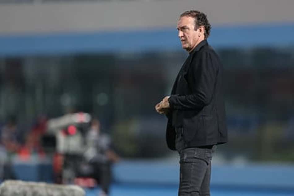 Cuca elogia partida de Réver e prevê mais partidas do zagueiro como titular no Atlético-MG