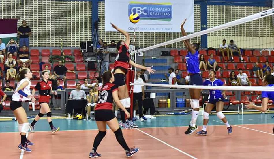 Ex-aluna do CEL pronta para jogar vôlei e estudar nos EUA
