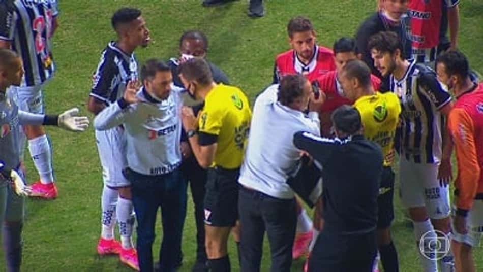 Dirigentes do Galo e auxiliar fixo serão julgados por confusão no clássico contra o América-MG