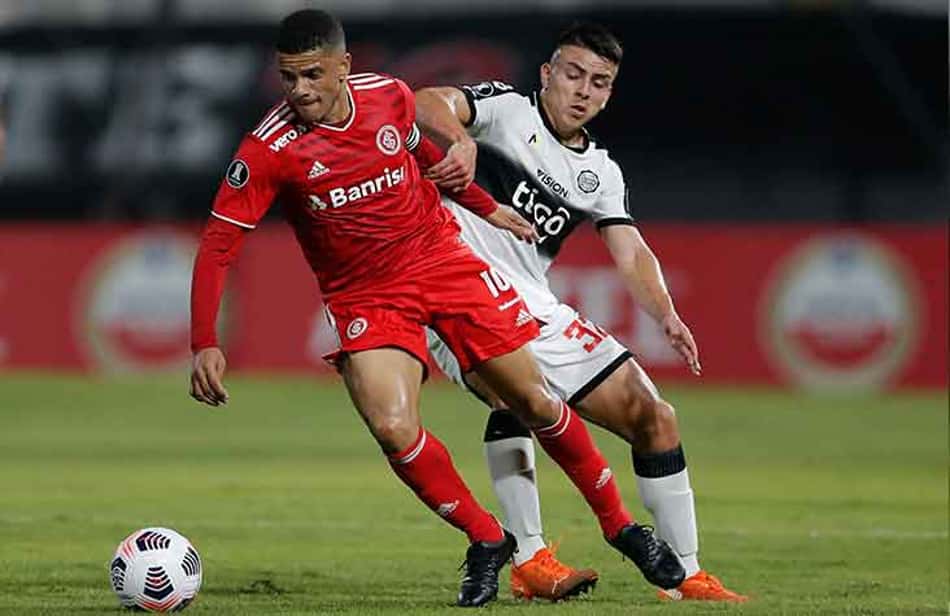 Internacional vence o Olimpia fora de casa e volta a ser líder do grupo B