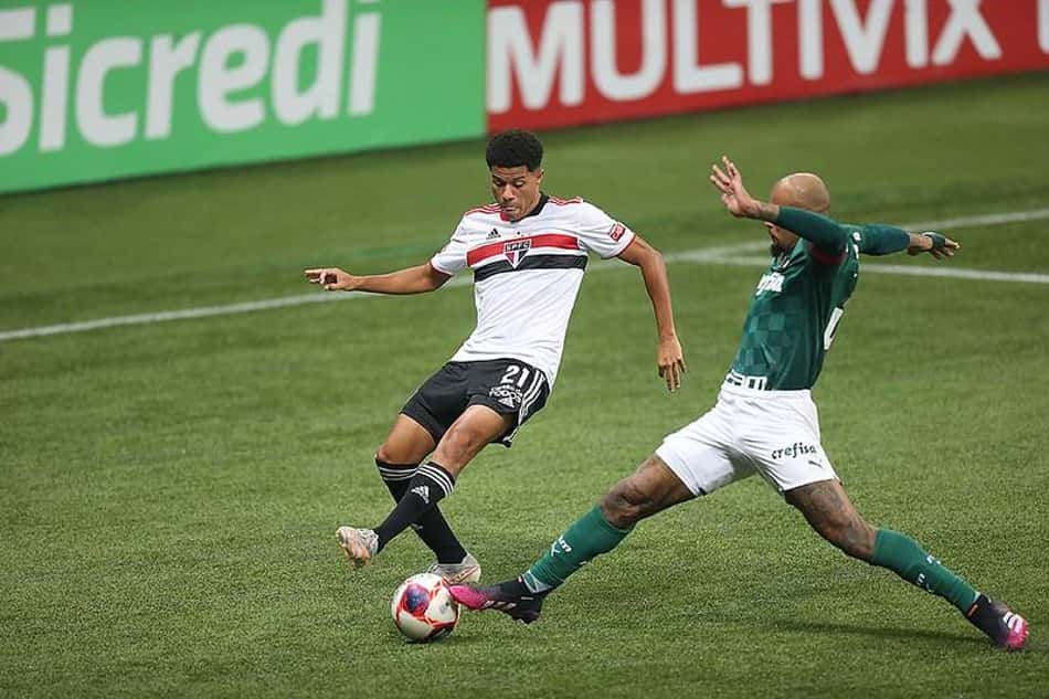 Gabriel Sara lamenta bola na trave e afirma: 'A gente veio para vencer'