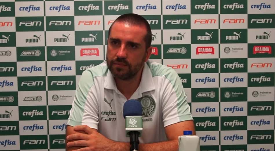 Auxiliar do Palmeiras despista sobre a estreia de Jorge: 'Vamos ver a condição física para depois falar'