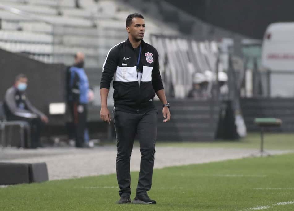 Goleiro, membro da comissão técnica e ídolo do Corinthians fazem aniversário nesta quinta-feira (3)