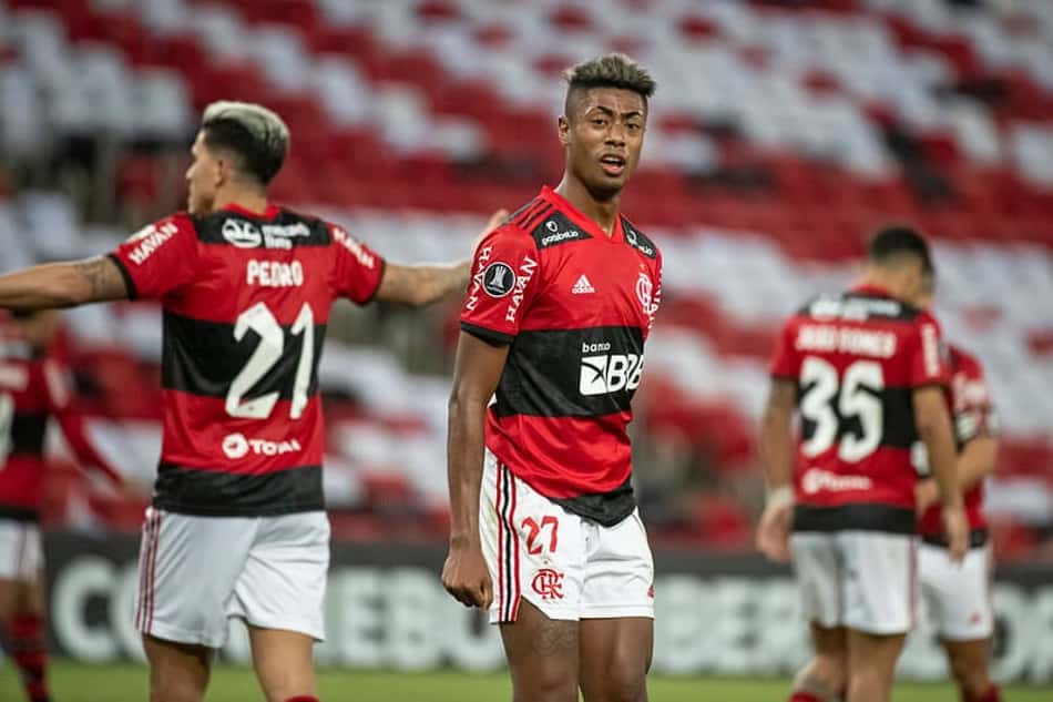 Em documento oficial, Conmebol explica cartão amarelo de Bruno Henrique em Flamengo x LDU