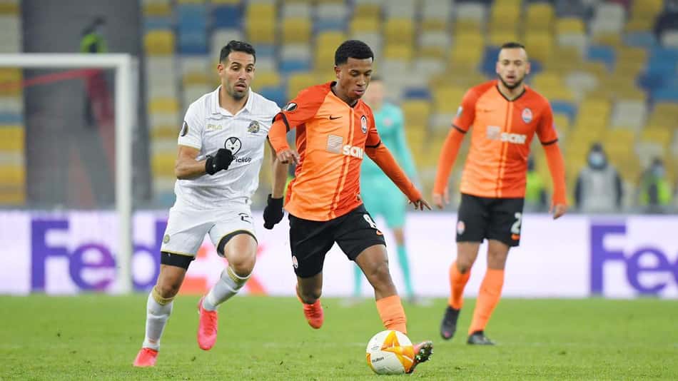 Marcos Antônio comemora estreia com vitória do Shakhtar no campeonato nacional