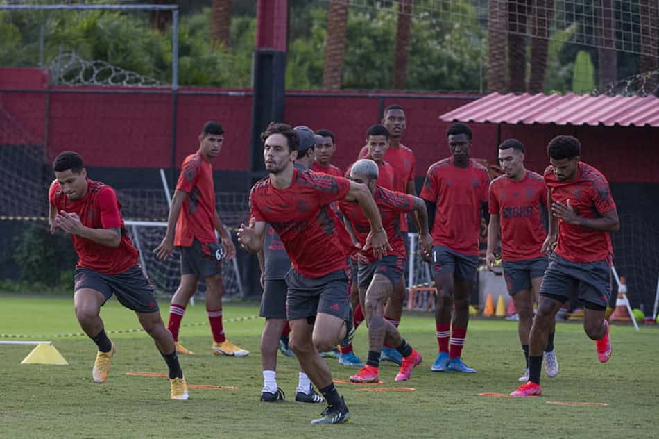 Flamengo finaliza preparação para a decisão do Carioca; Rodrigo Caio fica à disposição de Rogério Ceni