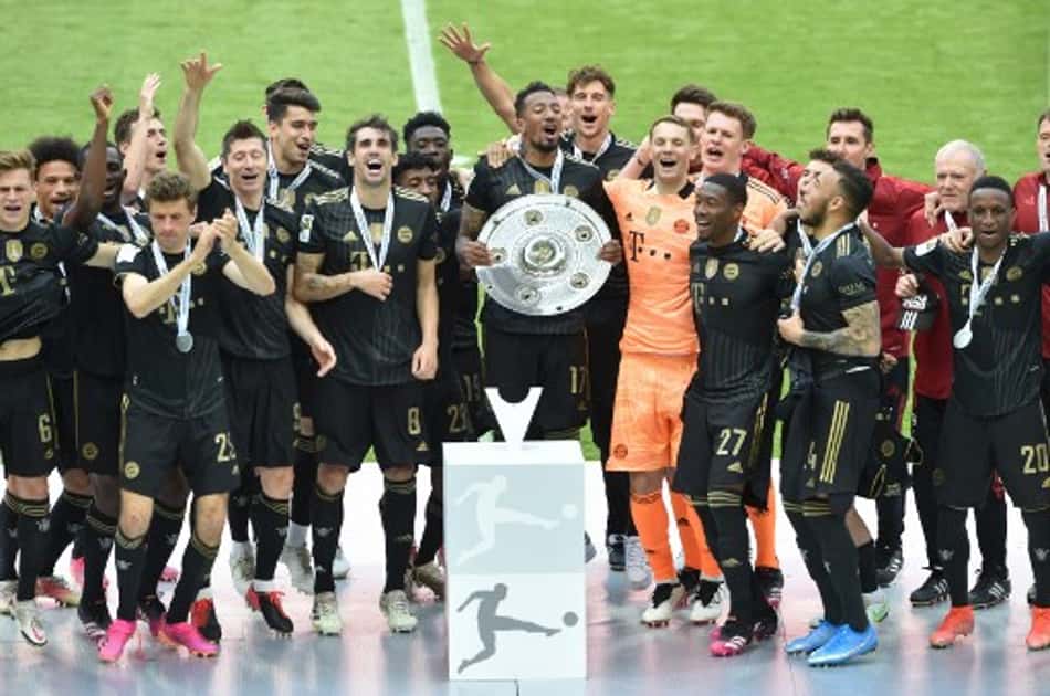 Após vencer o Augsburg, Bayern de Munique recebe o troféu do Alemão; veja o vídeo