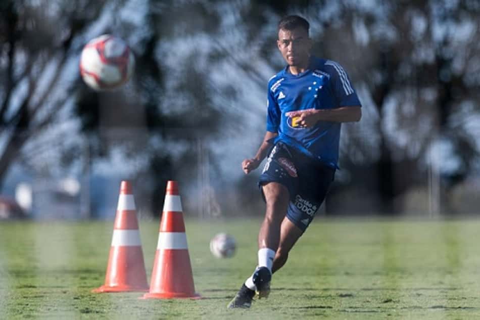 O jogador chegou com prestígio, mas não teve como mostrar seu jogo na Raposa