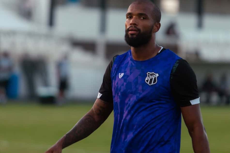 Messias destaca ponto conquistado fora de casa