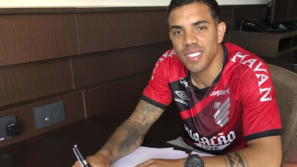 Athletico confirma contratação de David Terans