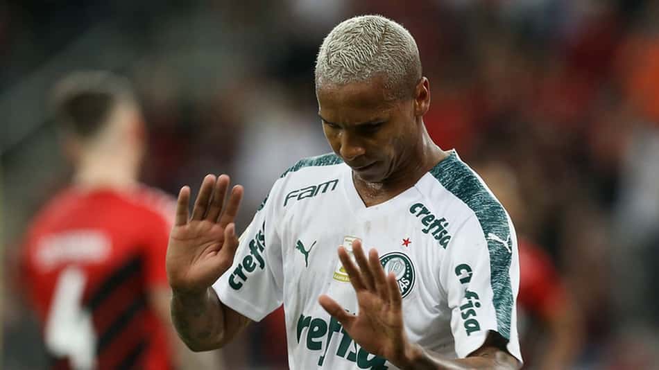 Árbitro identifica Deyverson como 'principal causador do conflito' entre Palmeiras e Fluminense