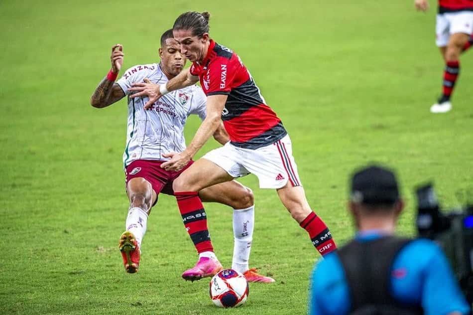 Torcedor em 2001, Filipe Luís lembra emoção do gol do Pet, que manda recado: 'Você conquista o que merece'