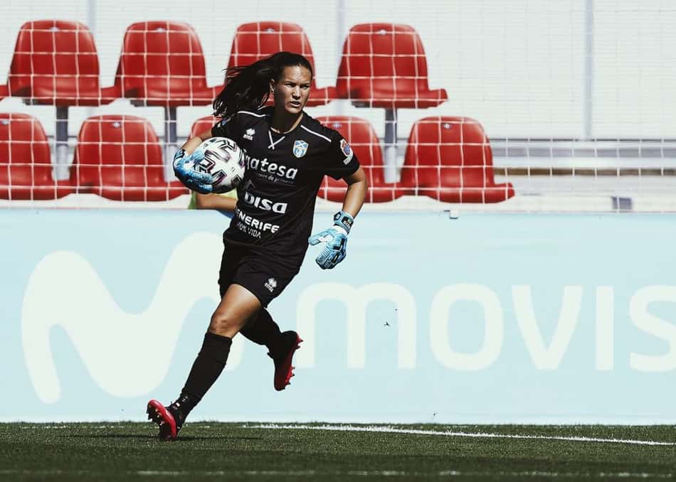 Convocada para Seleção Brasileira, Aline Reis é eleita uma das dez melhores goleiras da Espanha