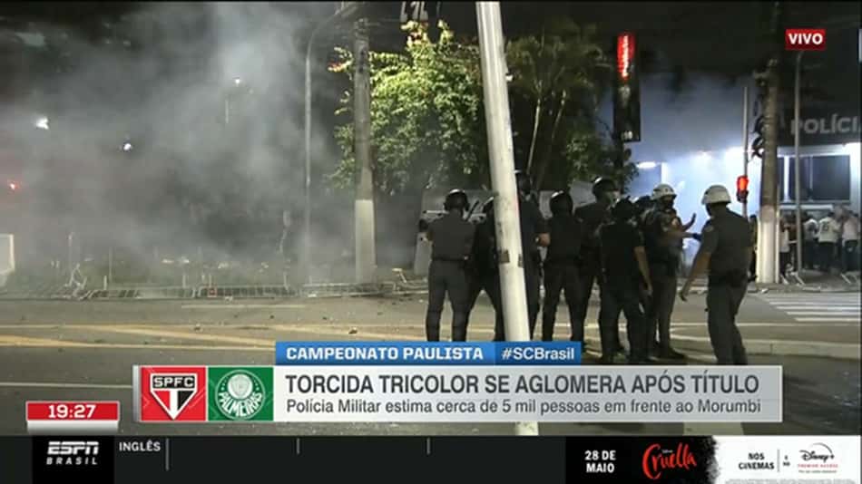 Após título, torcida do São Paulo entra em confronto com a polícia nos arredores do Morumbi