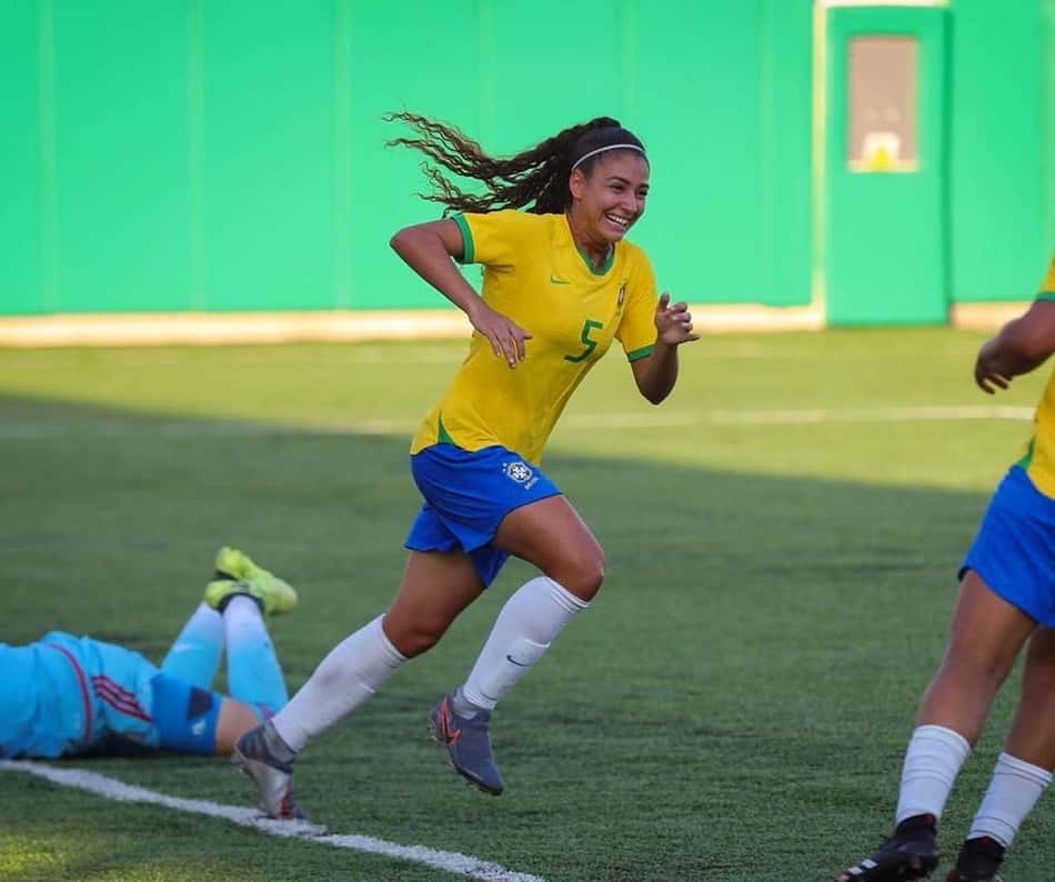 Atuando nos Estados Unidos, Angelina celebra convocação para a Seleção Brasileira