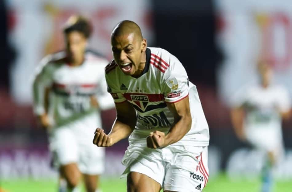 Com convocação de Arboleda, Bruno Alves vai bem no time titular do São Paulo