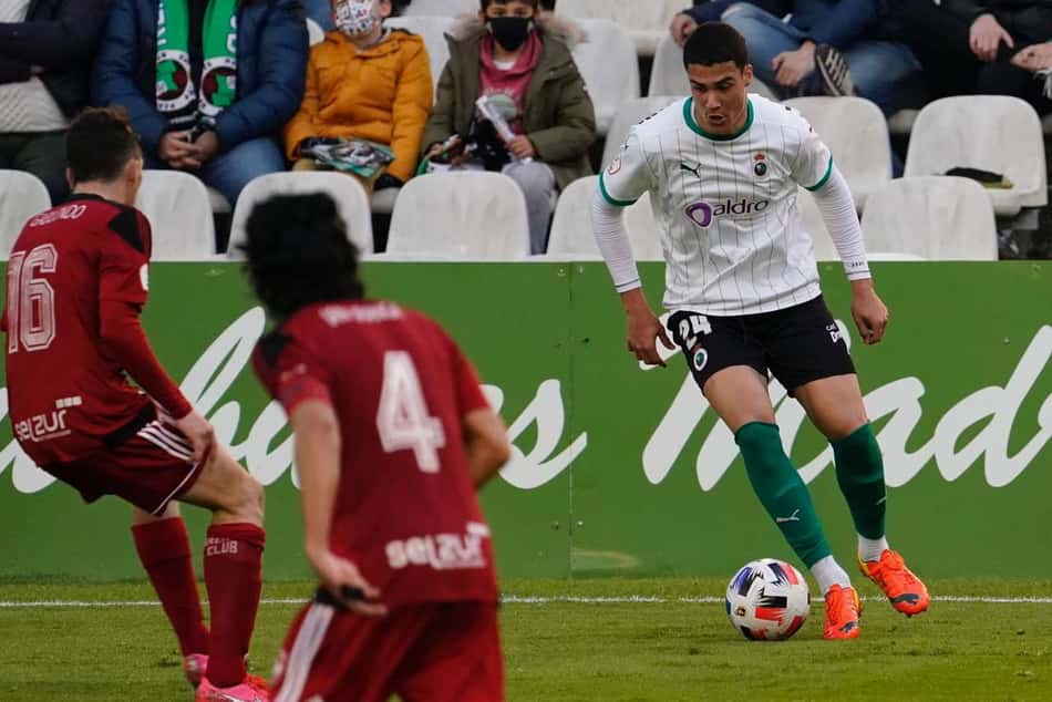 Emprestado pelo Milan, ex-Fla avalia experiência no futebol espanhol e relembra estreia como profissional