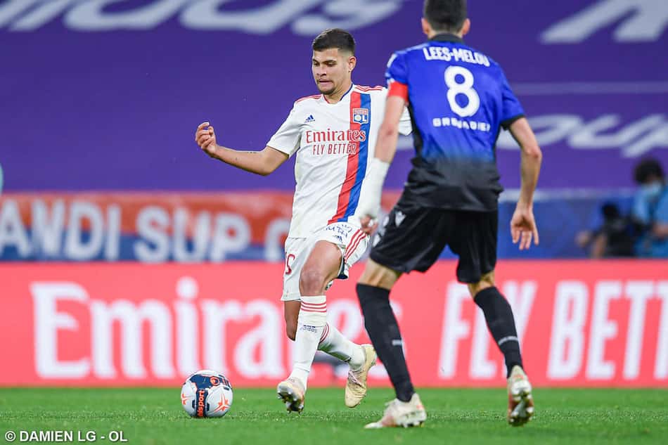 Borussia Dortmund abre negociações com o Lyon pela contratação de Bruno Guimarães