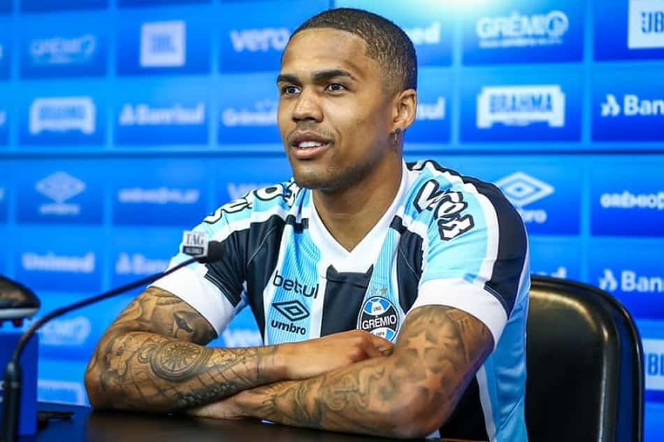 Confira os números de Douglas Costa em sua estreia no Grêmio