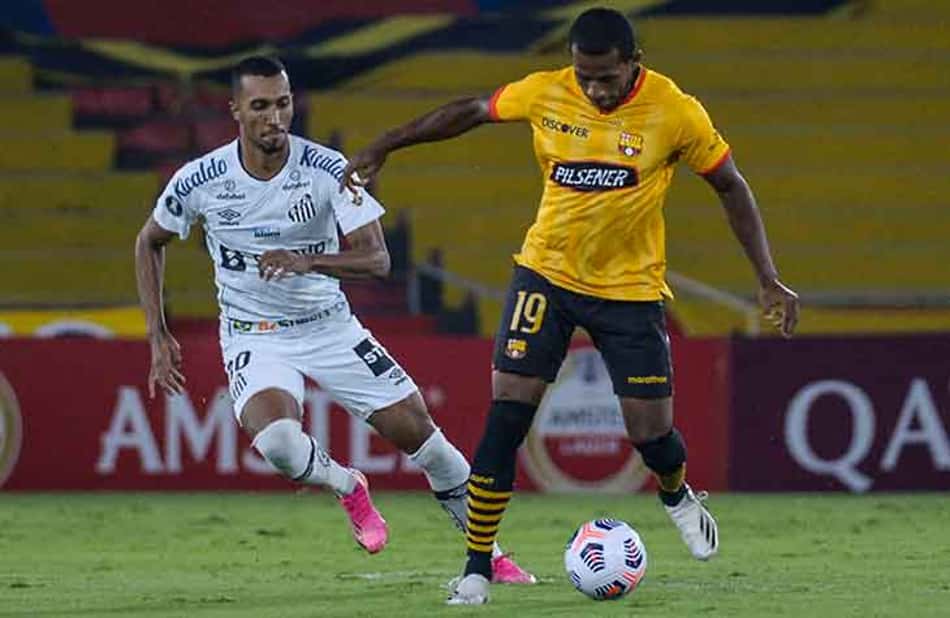 Lucas Braga ganha elogios da comissão técnica do Santos