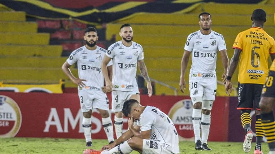 Comissão técnica do Santos tenta motivar elenco após nova eliminação