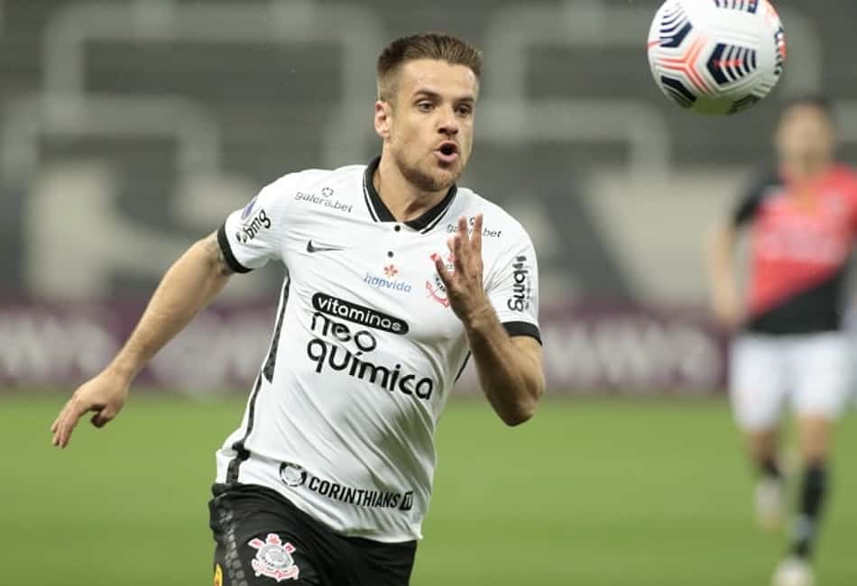 Ramiro desconversa sobre saída do Corinthians para o Oriente Médio: 'Vou me esforçar até o último dia'