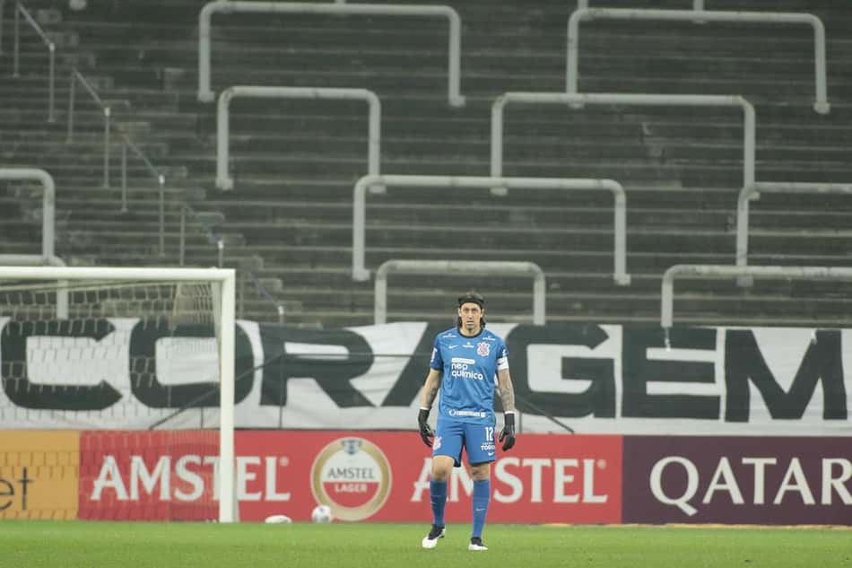 Com problemas físicos, Cássio e Cauê serão avaliados por Departamento Médico do Corinthians
