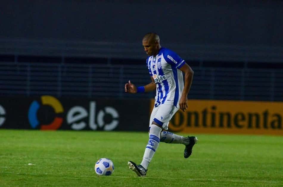 Matheus Felipe comemora primeiro título como profissional e projeta Série B pelo CSA