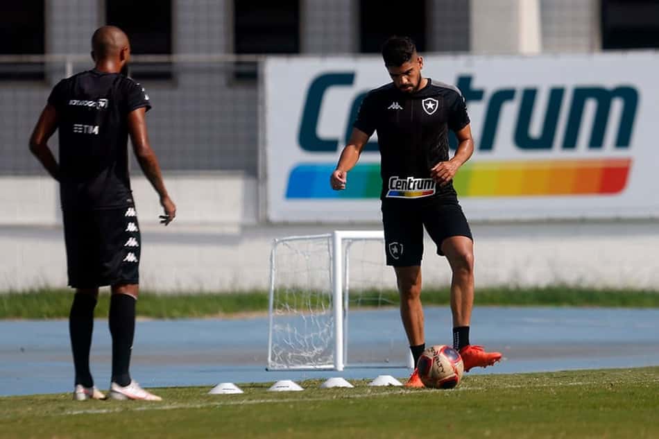 Reforços, Chay e Daniel Borges são relacionados para a estreia do Botafogo na Série B