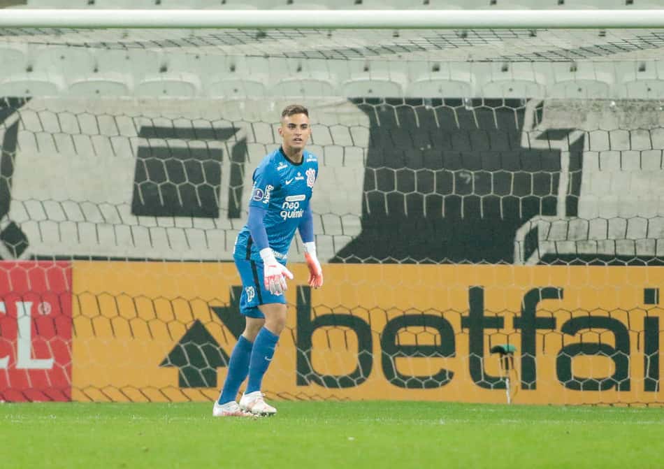 Donelli comemora estreia internacional no Corinthians: 'Muito feliz'