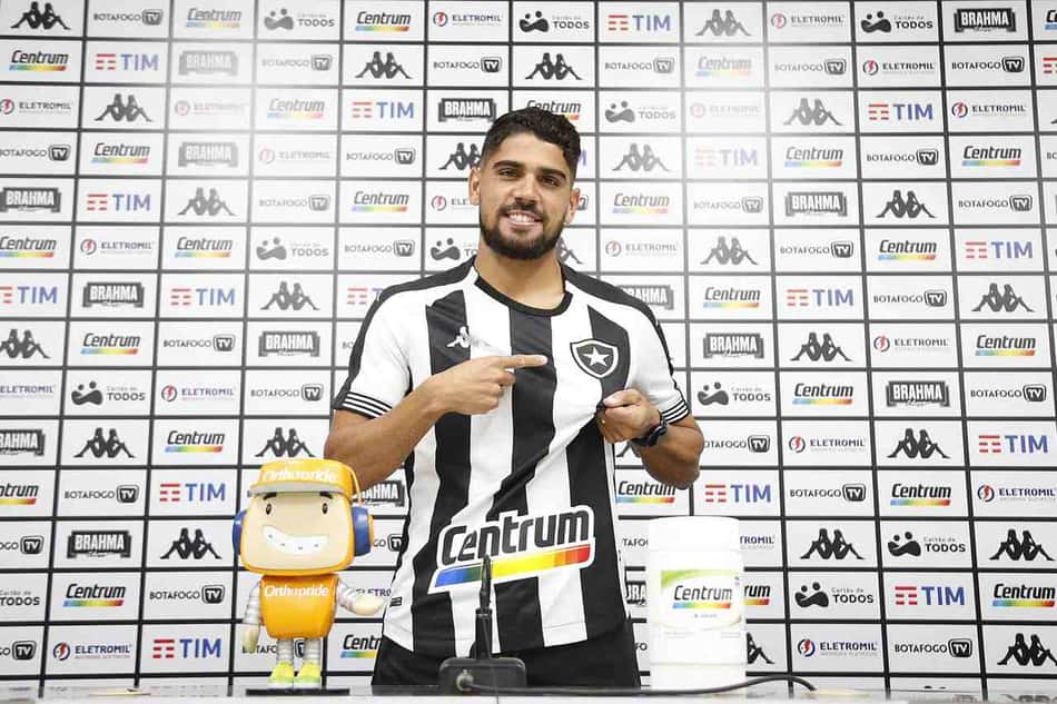 Daniel Borges é apresentado pelo Botafogo: 'Estou preparado e focado para fazer o meu melhor'