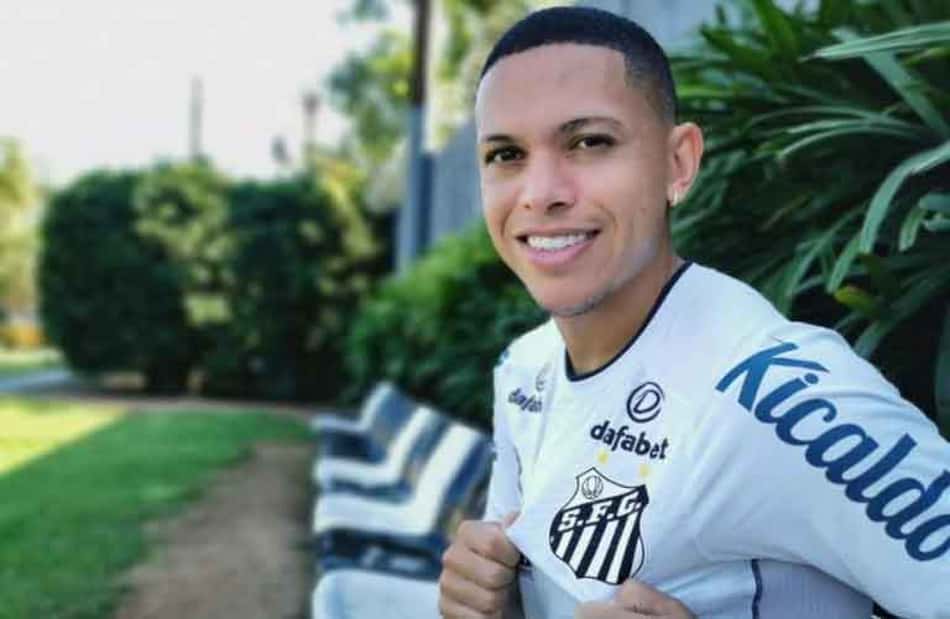 Marcos Guilherme aparece no BID e fica à disposição para estreia do Santos no Brasileirão