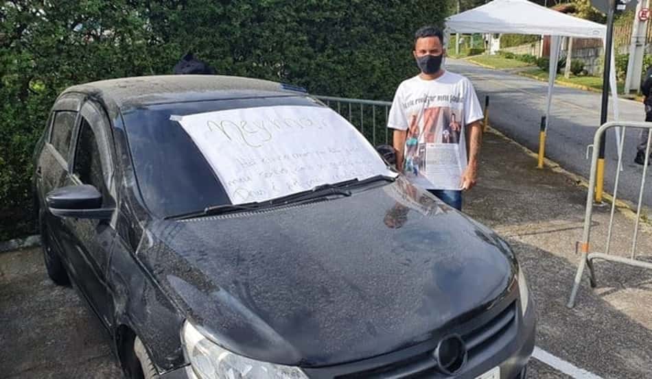 Barbeiro faz carro de dormitório e pede dispensa do serviço para tentar cortar cabelo de Neymar na Granja