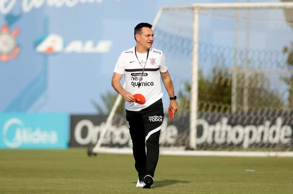 Experiente e vencedor, Doriva pode ser 'complemento' de Sylvinho no Corinthians